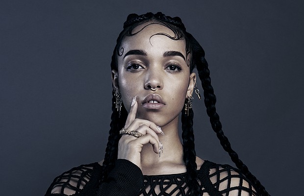 Live : FKA Twigs aux Brit awards 2015.